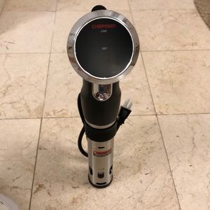 SOUS VIDE COOKER W/BLUETOOTH AND WIFI CONNECTIVITY. NEW IN BOX FOR CHEF QUALITY